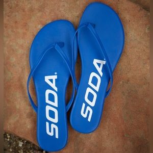 NWOT 7.5 Blue Soda Sandals
